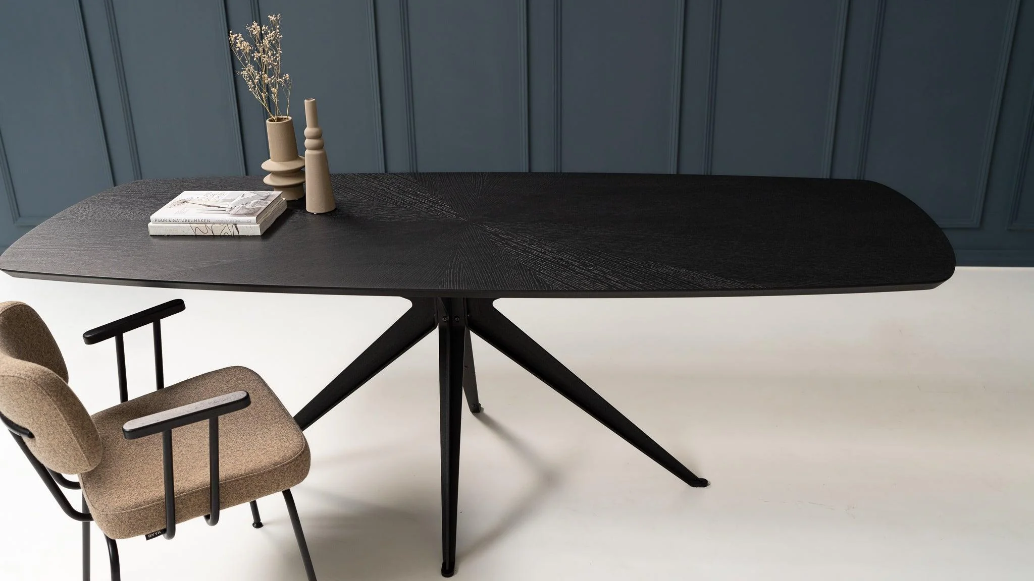 Balemo-Daenischer-ovaler-Fischgraet-Esstisch-Anna