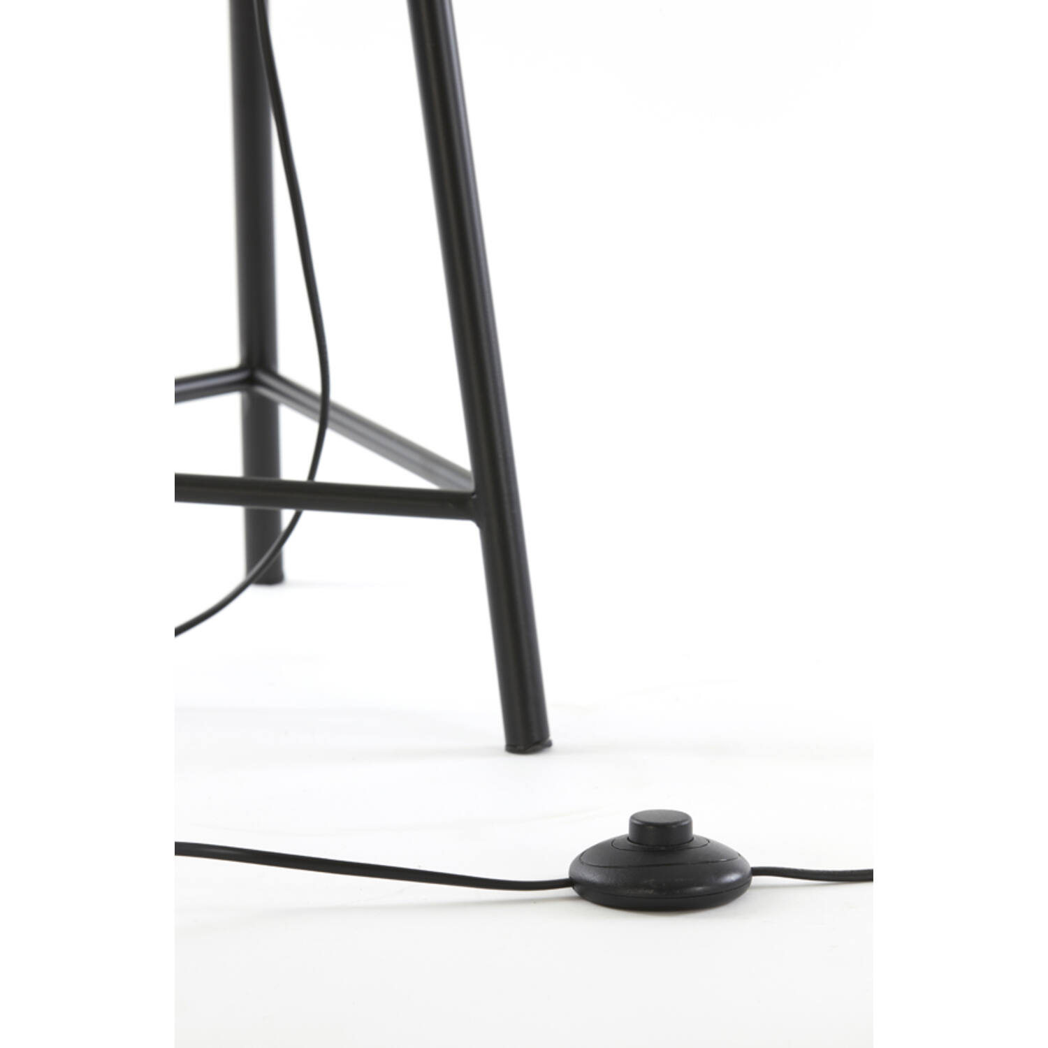 Light-Living-Stehleuchte-YUMI-mattschwarz-6