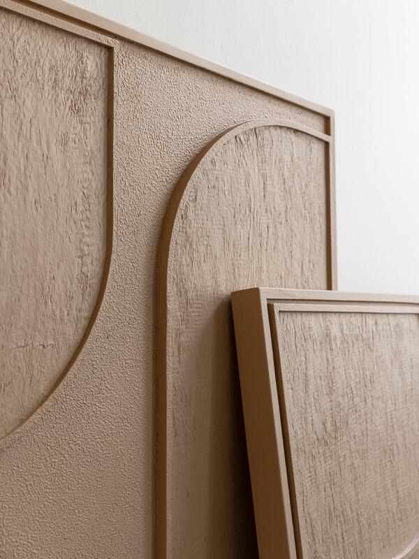 MUST-Living-Wandpaneel-Lorcan-Brown-Gross-Braun-3